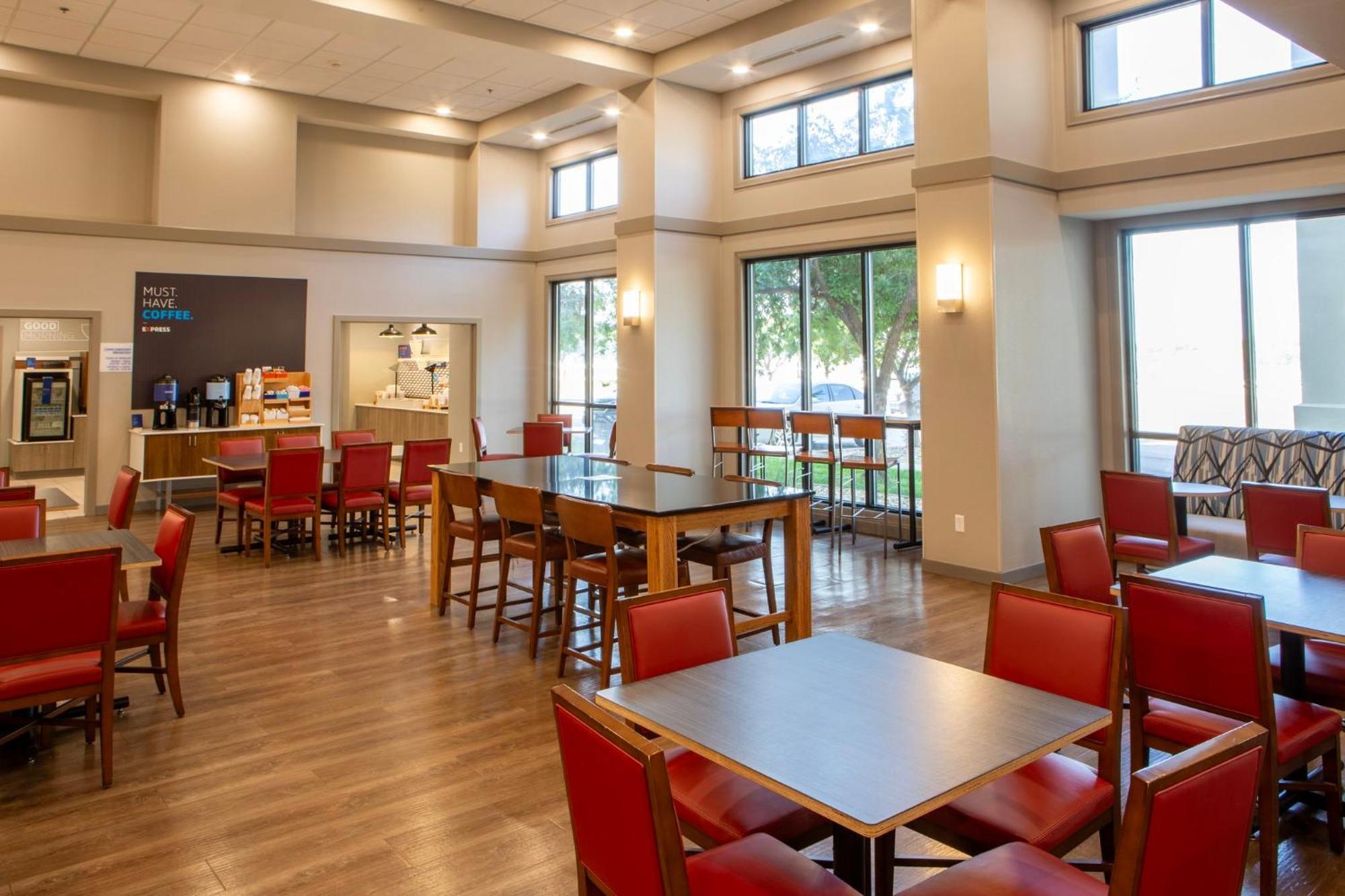 Holiday Inn Express & Suites Sioux City-South By Ihg Esterno foto